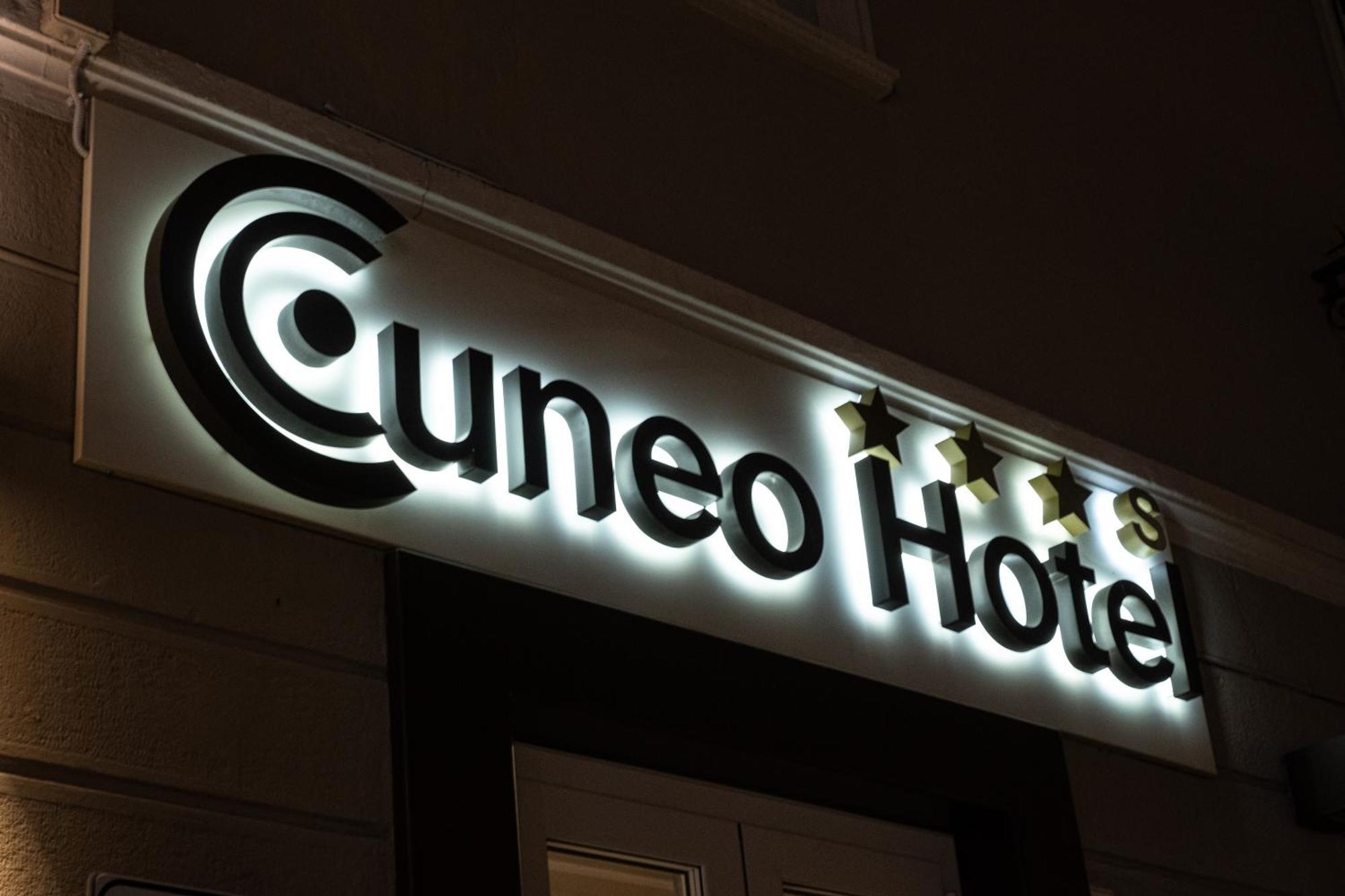 Cuneo Hotel Exterior foto